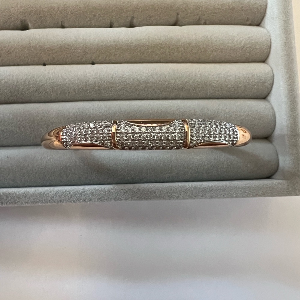 Pretty bangle gold tone with crystal